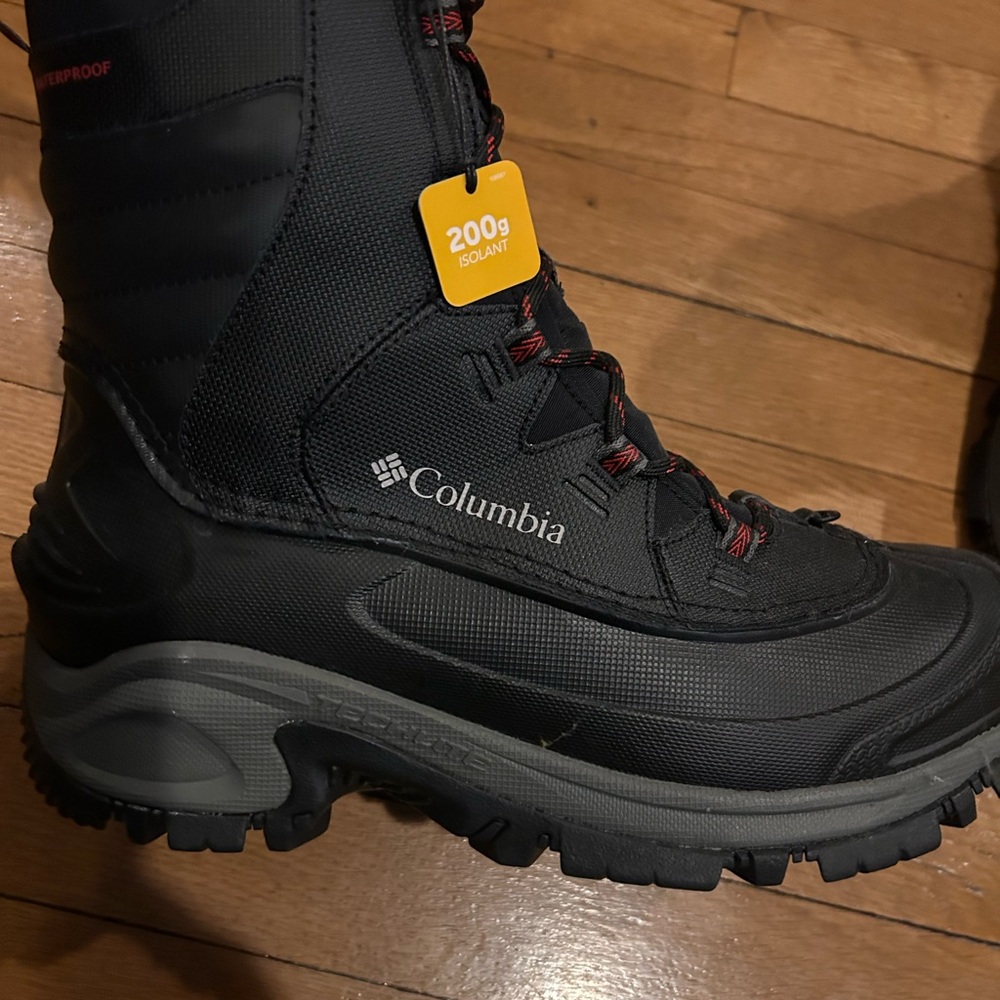 BRAND NEW- Columbia Black and Red Men's Snow Boots (no box)